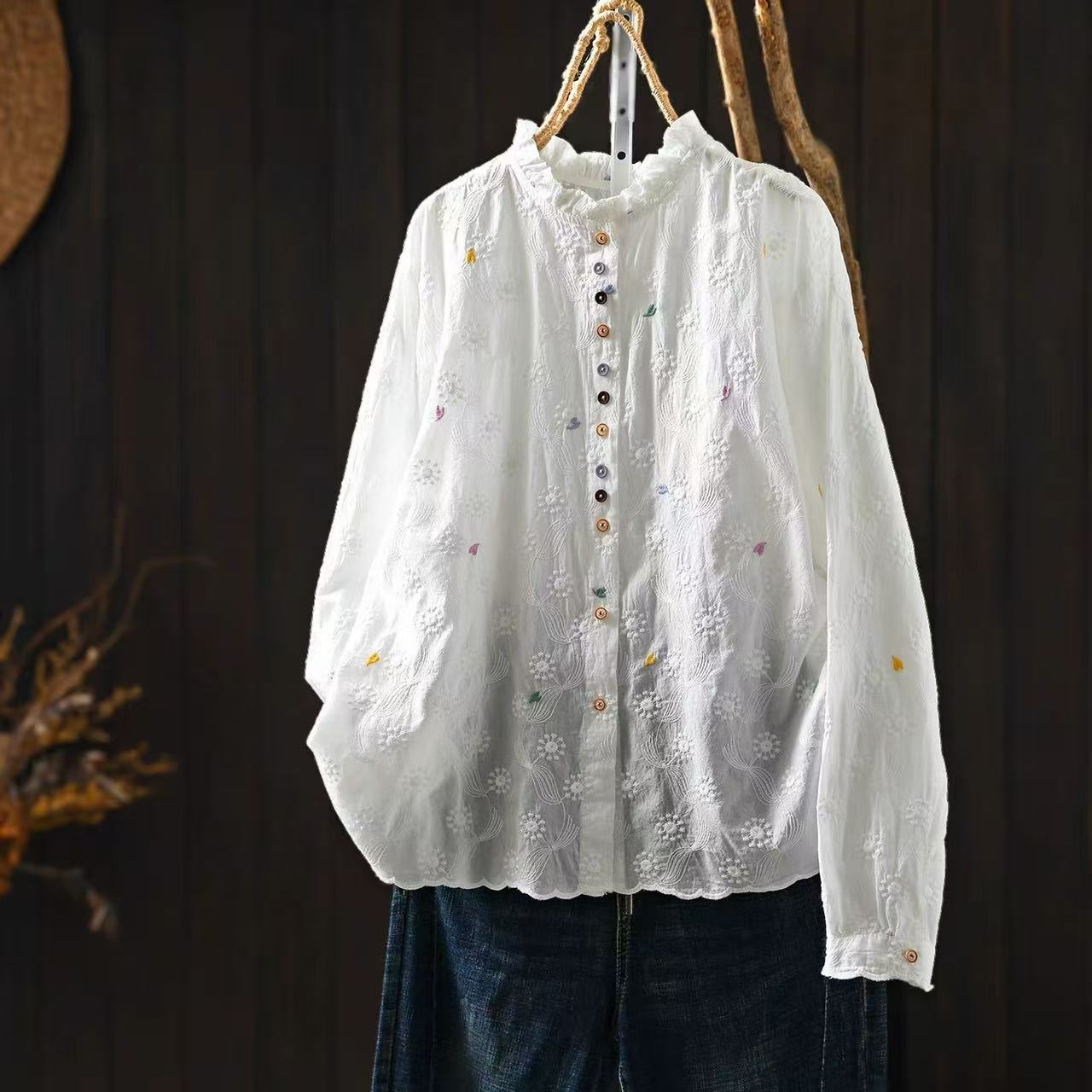 Embroidery Eyelet - 여성용 러플 스탠드 칼라 블라우스, 꽃무늬